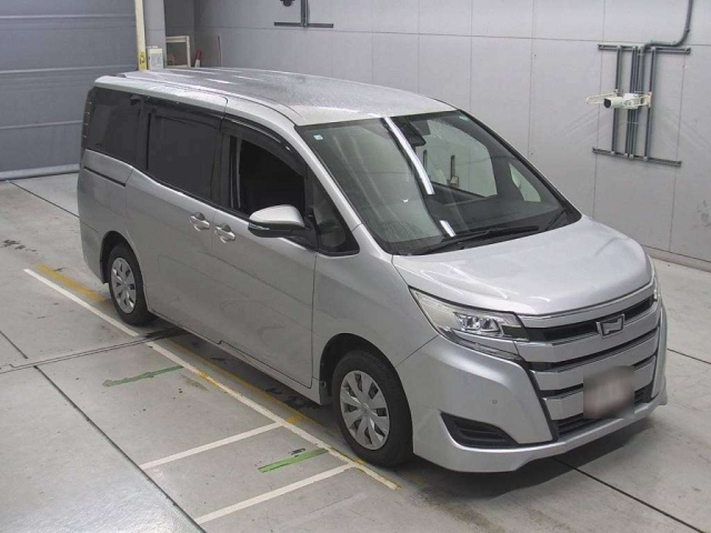 TOYOTA NOAH 2020