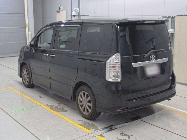 TOYOTA VOXY 2009