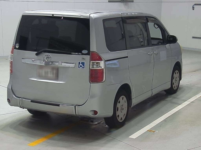 TOYOTA NOAH 2009