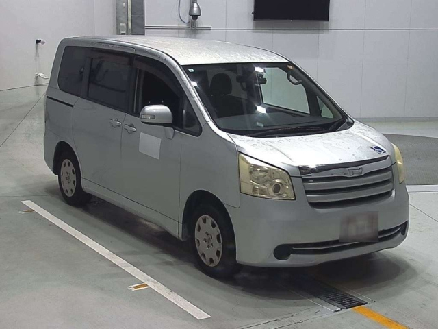 TOYOTA NOAH 2009