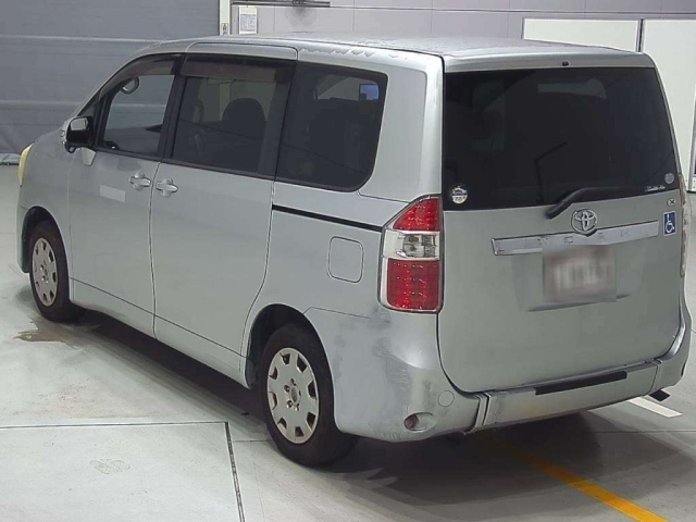 TOYOTA NOAH 2009