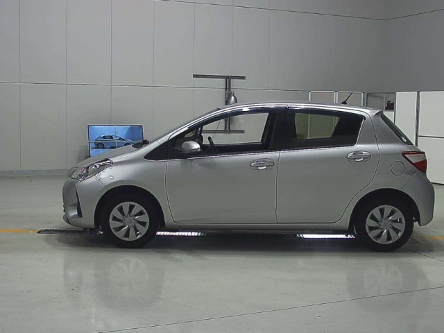 TOYOTA VITZ 2018
