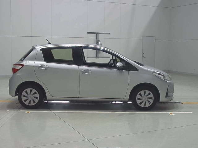 TOYOTA VITZ 2018