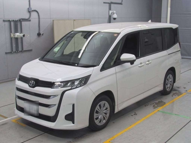 TOYOTA NOAH 2024