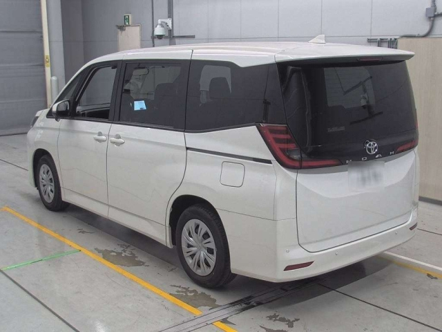TOYOTA NOAH 2024
