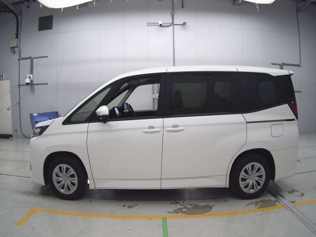 TOYOTA NOAH 2024
