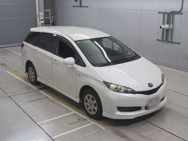 TOYOTA WISH 2011