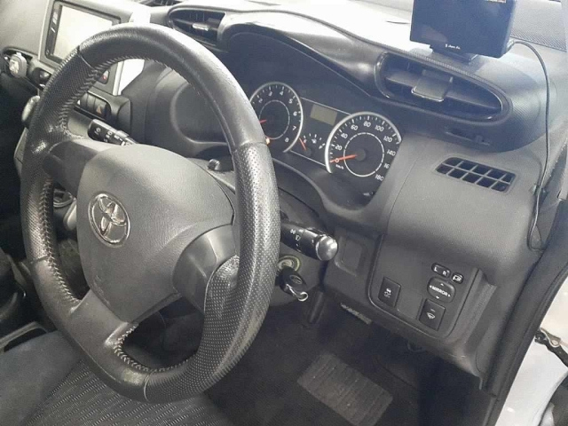 TOYOTA WISH 2011