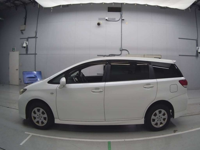 TOYOTA WISH 2011