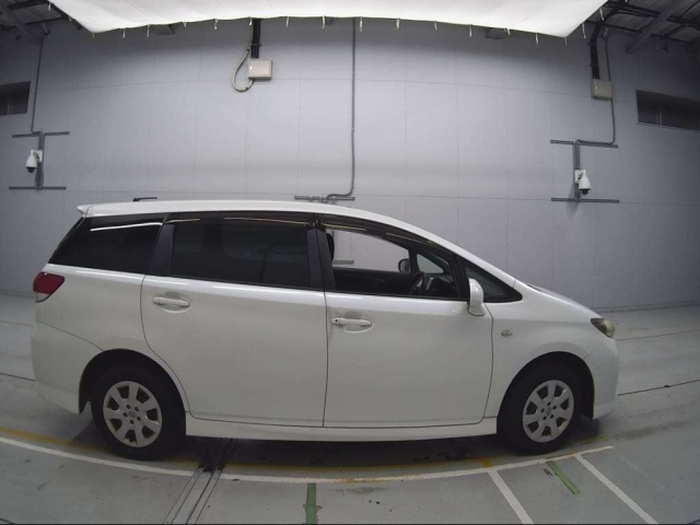 TOYOTA WISH 2011