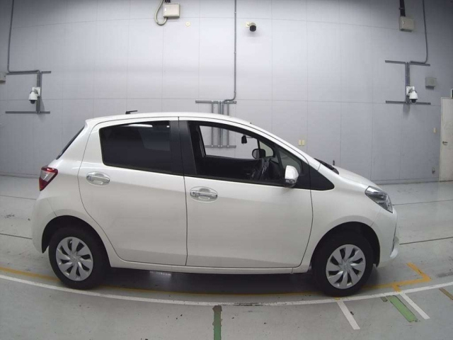 TOYOTA VITZ 2019