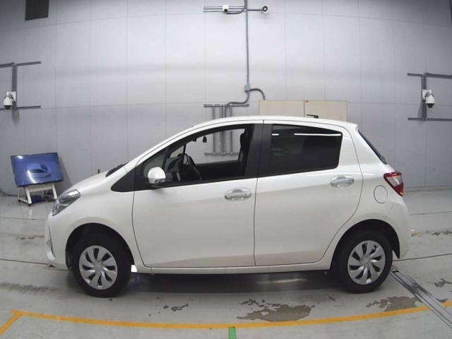 TOYOTA VITZ 2019