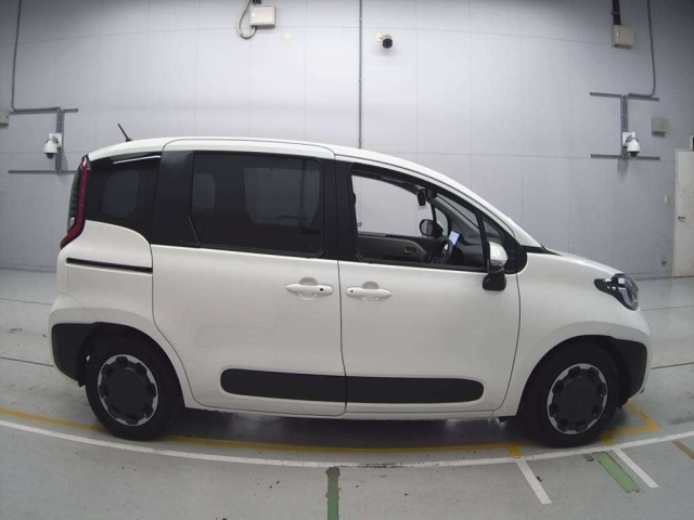 TOYOTA SIENTA 2022
