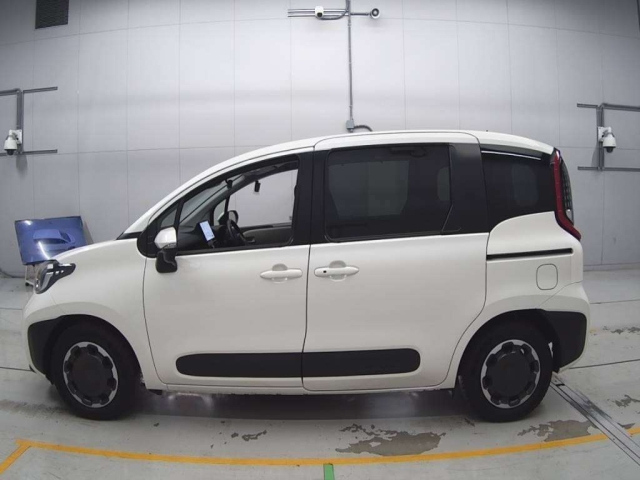 TOYOTA SIENTA 2022