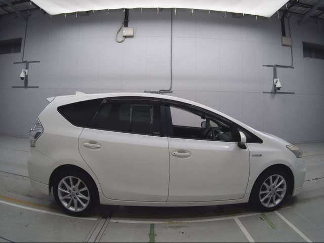 TOYOTA PRIUS ALPHA 2012