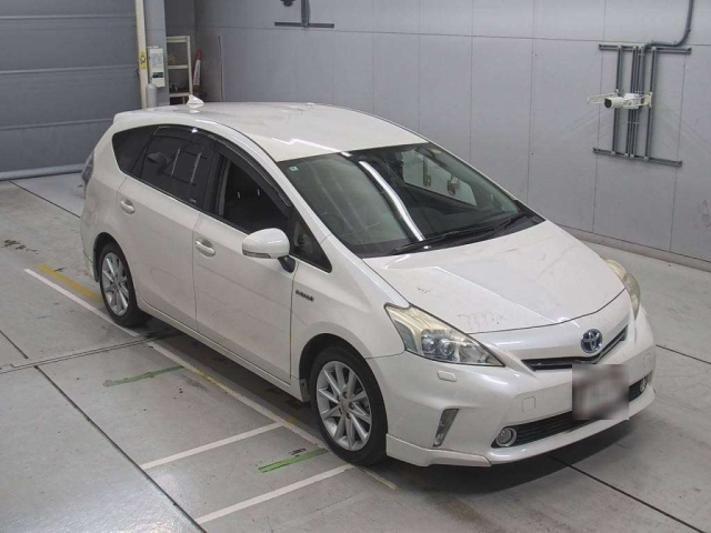 TOYOTA PRIUS ALPHA 2012