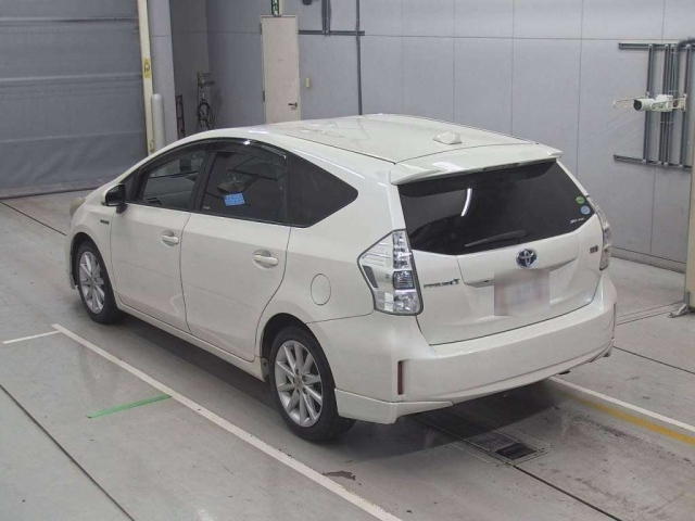 TOYOTA PRIUS ALPHA 2012