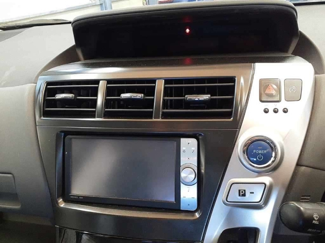 TOYOTA PRIUS ALPHA 2012