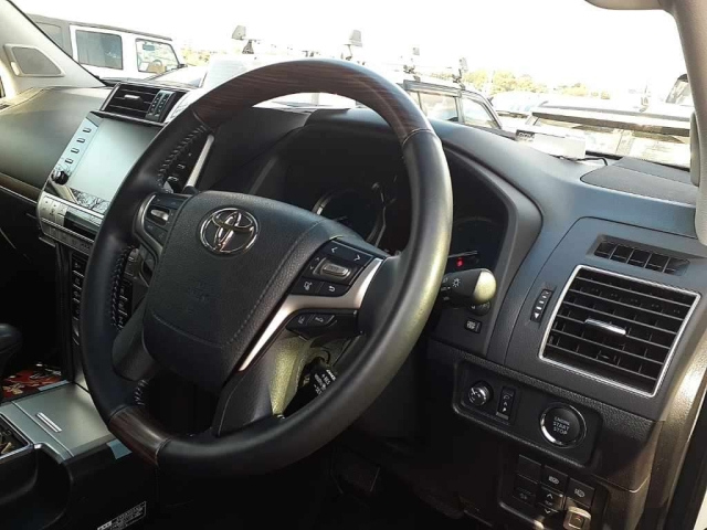 TOYOTA LAND CRUISER PRADO 2020