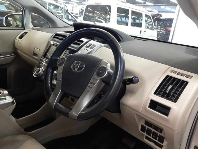 TOYOTA PRIUS ALPHA 2018