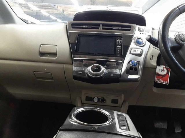 TOYOTA PRIUS ALPHA 2018