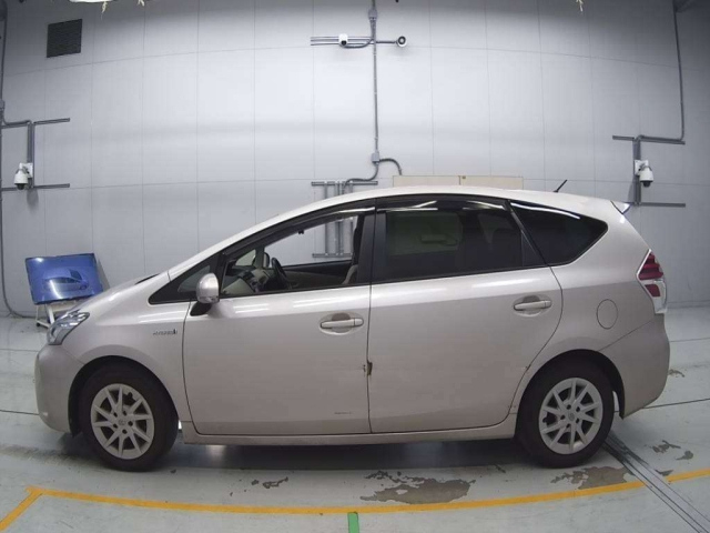 TOYOTA PRIUS ALPHA 2018