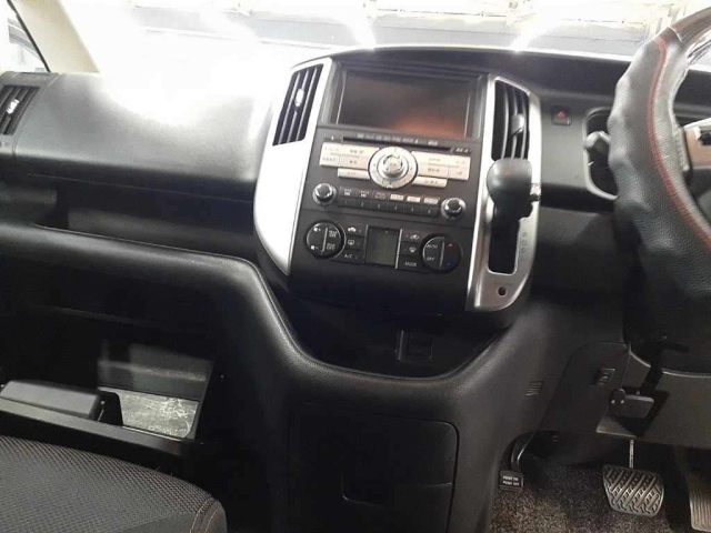NISSAN SERENA 2009