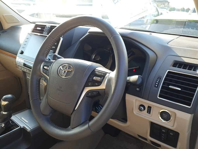 TOYOTA LAND CRUISER PRADO 2023