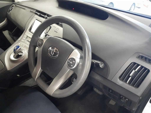 TOYOTA PRIUS 2013