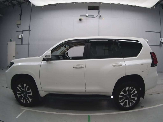 TOYOTA LAND CRUISER PRADO 2023