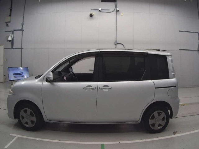 TOYOTA SIENTA 2013