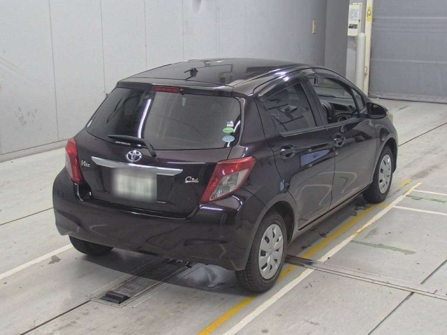 TOYOTA VITZ 2013