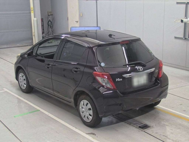 TOYOTA VITZ 2013