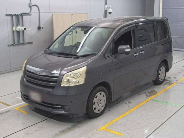 TOYOTA NOAH 2009