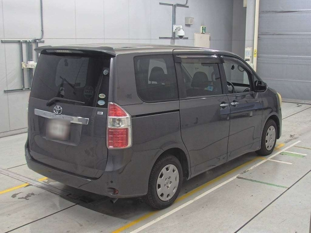TOYOTA NOAH 2009