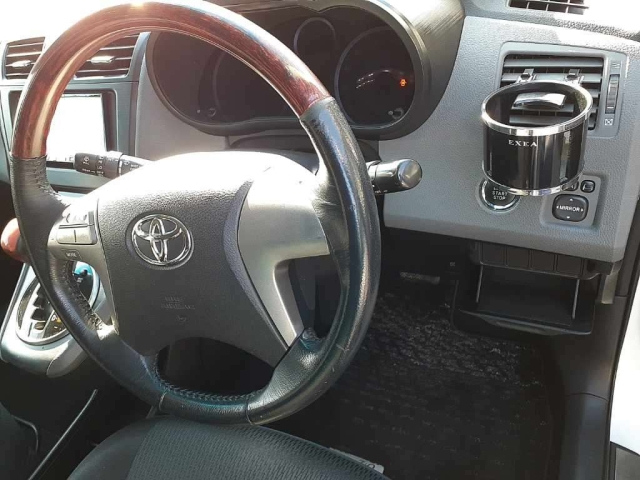 TOYOTA MARK X ZIO 2010