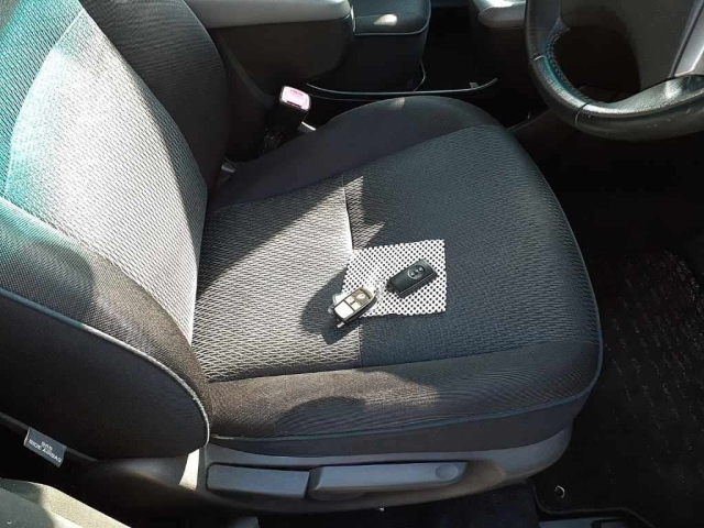 TOYOTA MARK X ZIO 2010