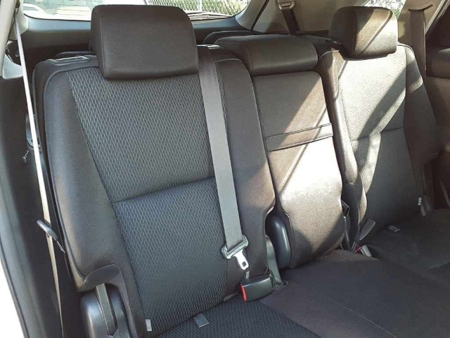 TOYOTA MARK X ZIO 2010