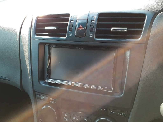 TOYOTA MARK X ZIO 2010