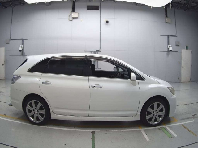 TOYOTA MARK X ZIO 2010