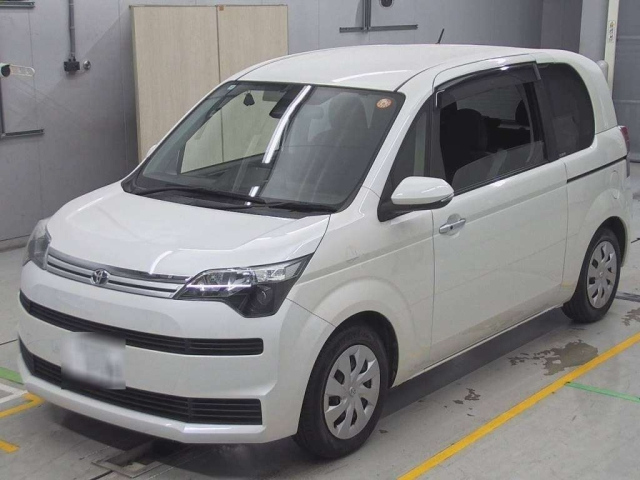 TOYOTA SPADE 2019