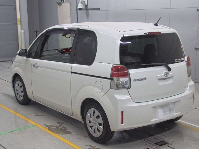 TOYOTA SPADE 2019