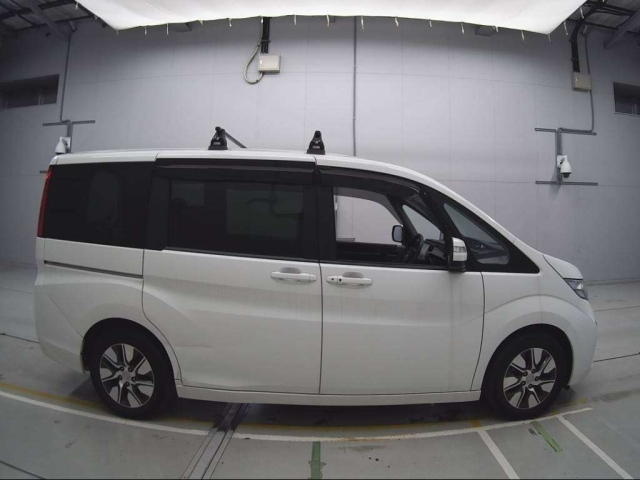 HONDA STEP WAGON 2016