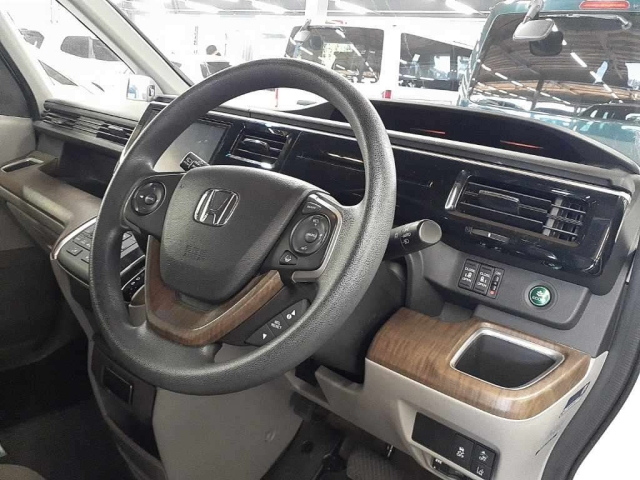 HONDA STEP WAGON 2016