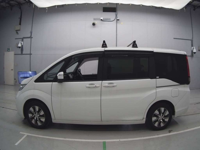 HONDA STEP WAGON 2016