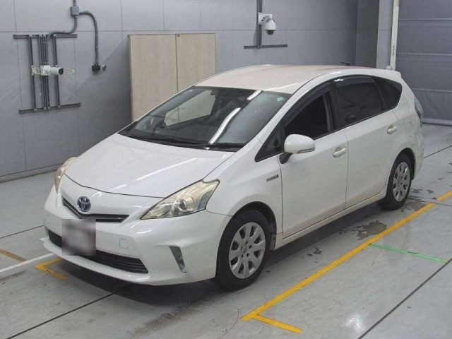 TOYOTA PRIUS ALPHA 2013