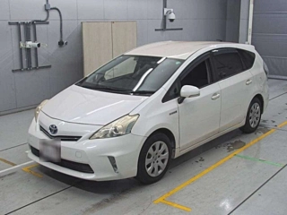 TOYOTA PRIUS ALPHA 2013