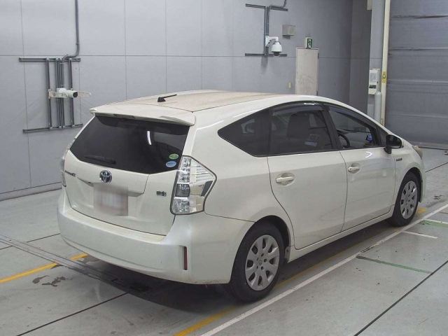 TOYOTA PRIUS ALPHA 2013