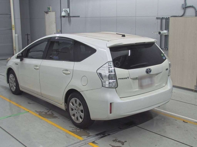TOYOTA PRIUS ALPHA 2013