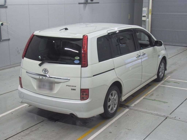 TOYOTA ISIS 2010